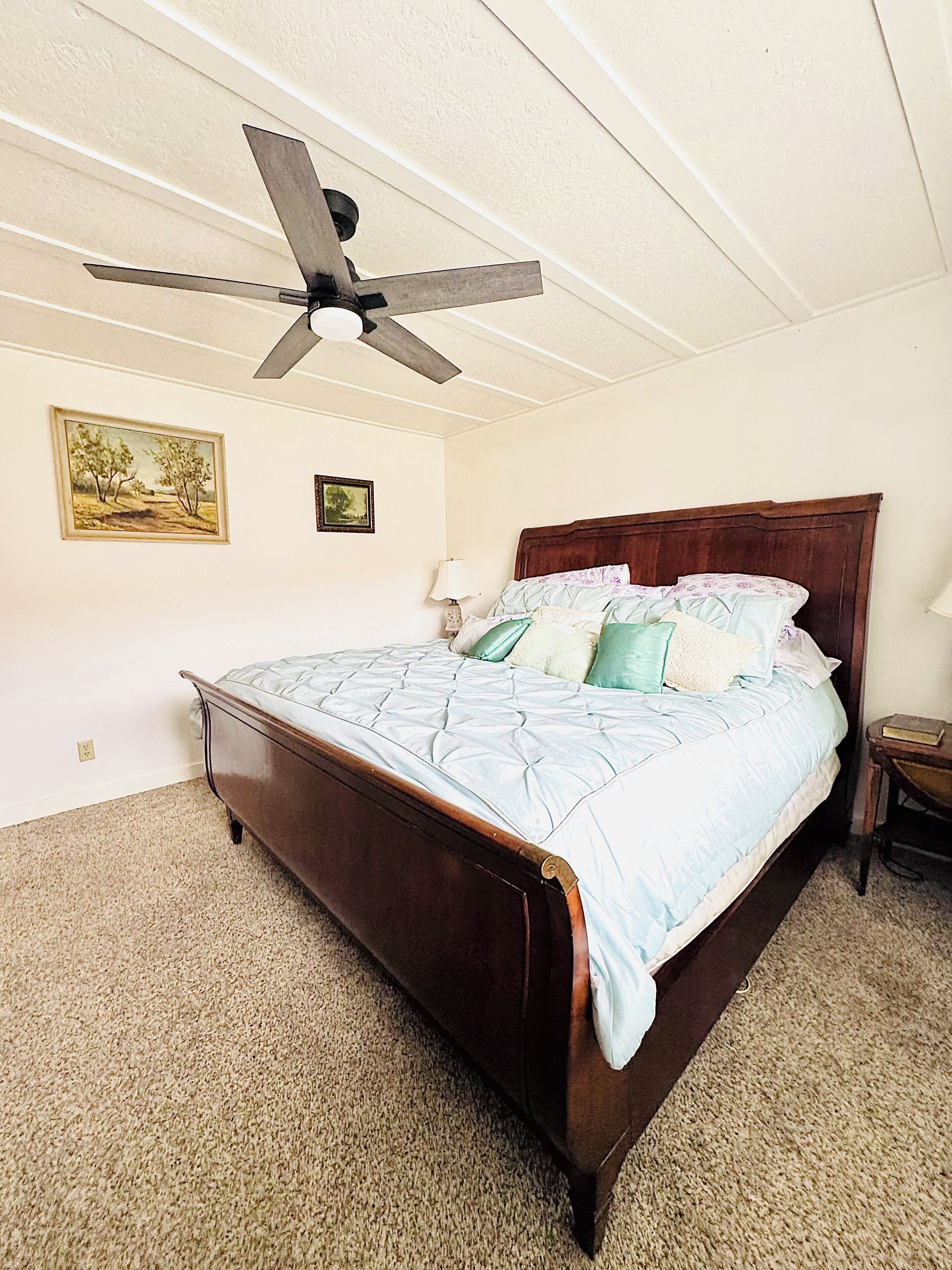 Strykjärn/strykbräda, wi-fi och sängkläder