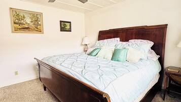 Strykjärn/strykbräda, wi-fi och sängkläder