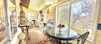 Teason Hollow Farmhouse - Peaceful Rural Getaway