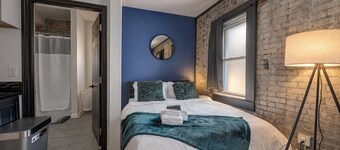 Chic Apt Near Lake & Shops | Central Location