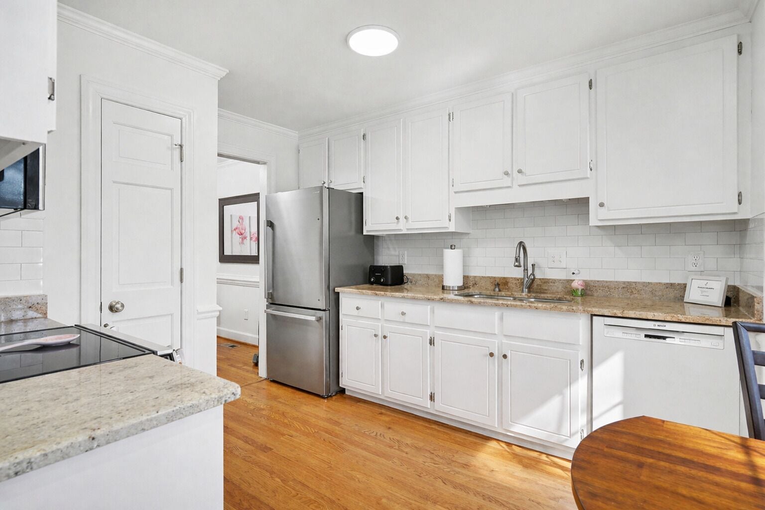 Refrigerador, microondas, horno, placa de cocina