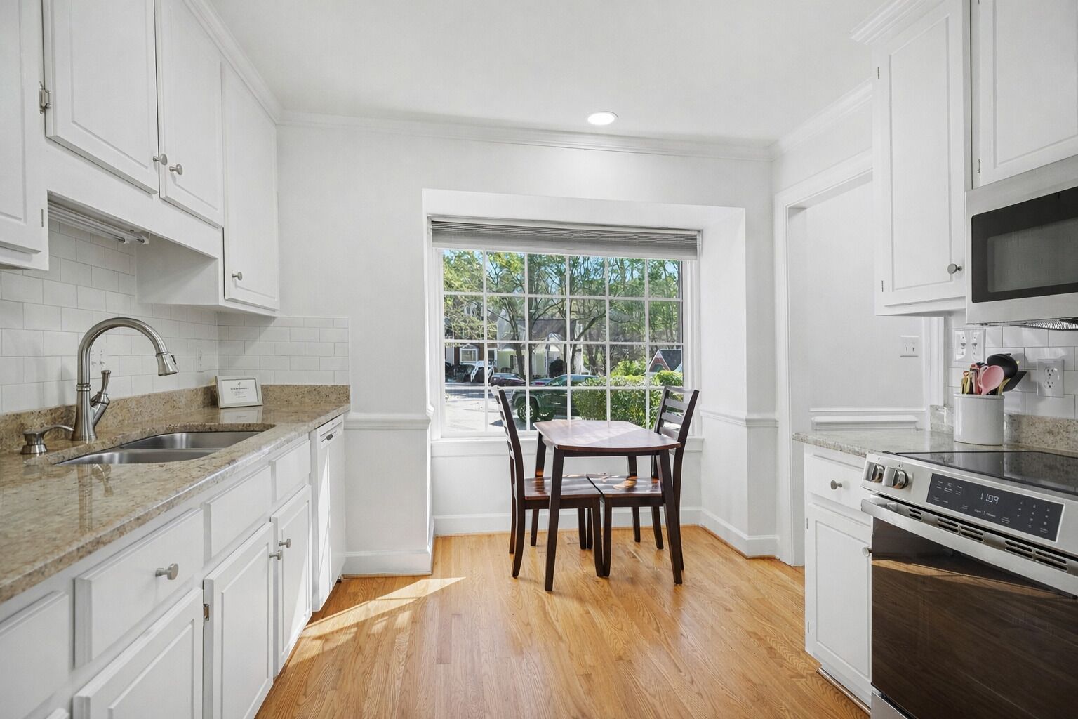 Frigorífic, microones, forn i placa de cuina 