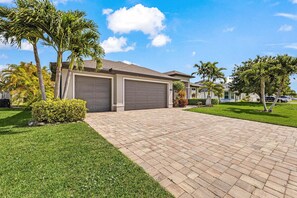 Exterior - Canalfront Island Escape with Pool, Lanai & Dock - Antigua Villa - Roelens (Cape Coral)