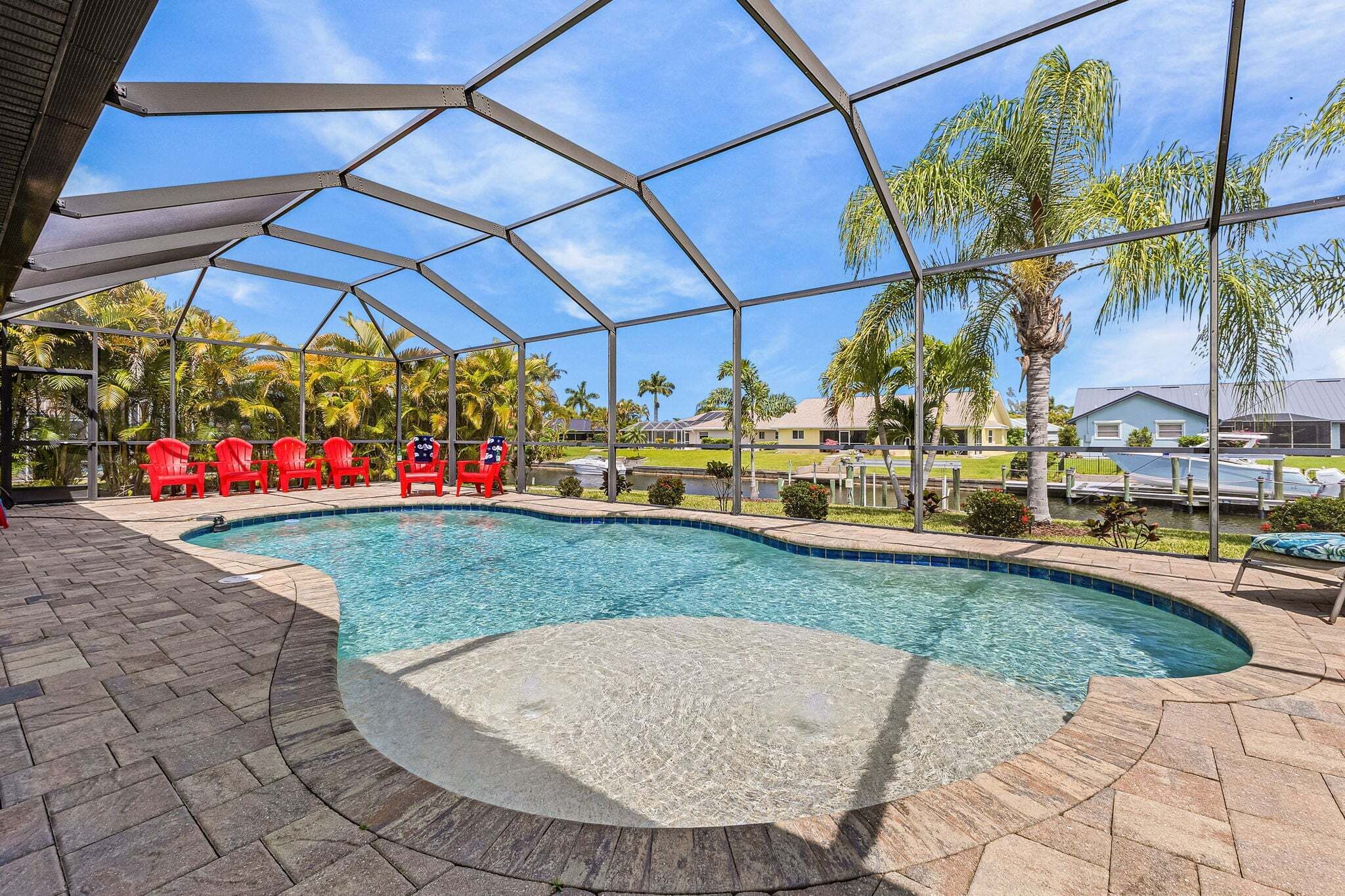 Lämmitetty uima-allas