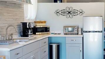 Fridge, microwave, oven, coffee/tea maker