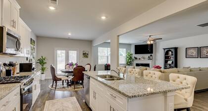 Wonderful 5-bedroom house with AC in charming Evans