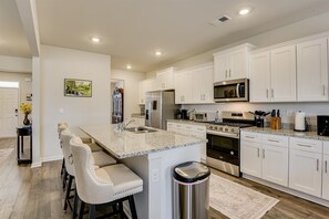 Micro-ondas, fogão, cooktop, lava-louças