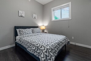2 chambres, fer et planche à repasser, Wi-Fi, draps fournis