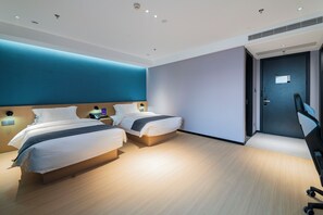 Signature Twin Room | In-room safe, blackout drapes, free WiFi