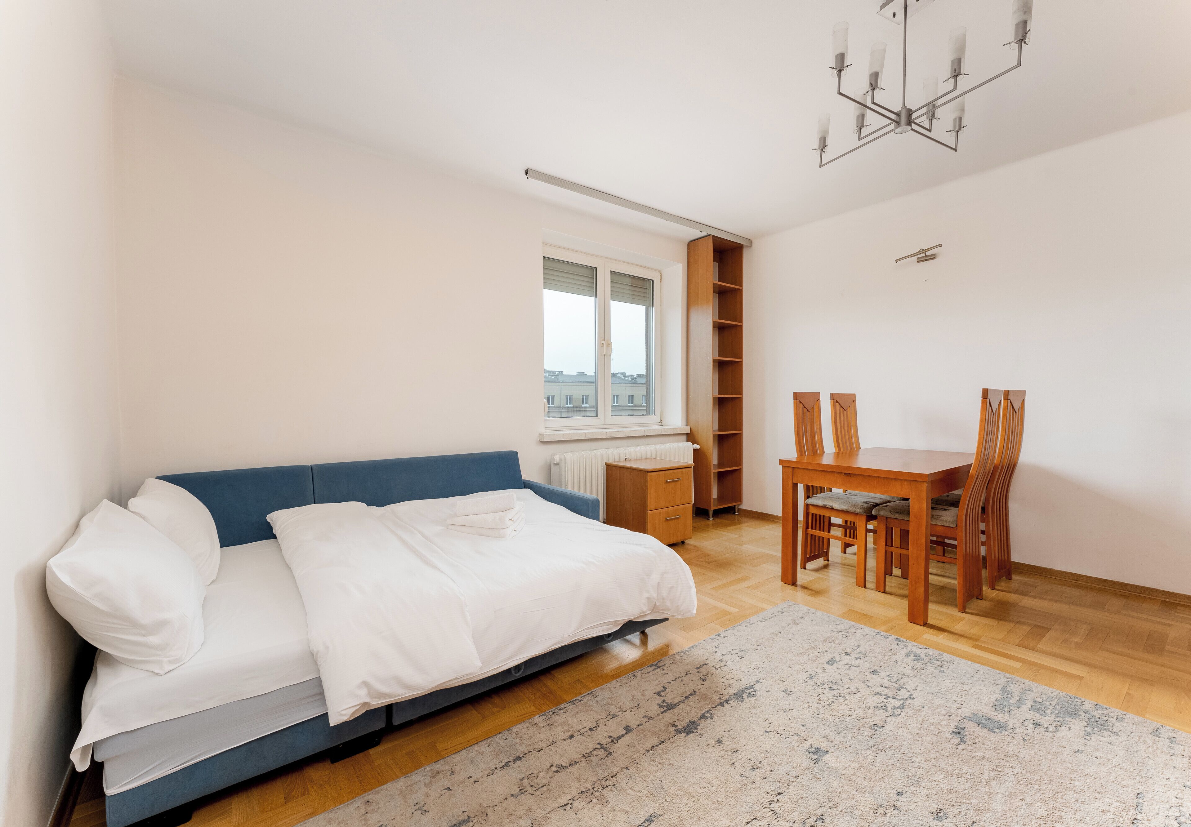 Planxa i posts de planxar, wifi i roba de llit 