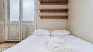 Iron/ironing board, WiFi, bed sheets