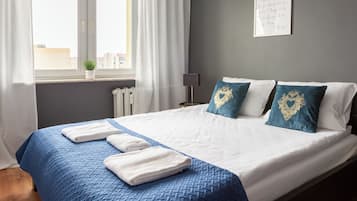 Iron/ironing board, WiFi, bed sheets