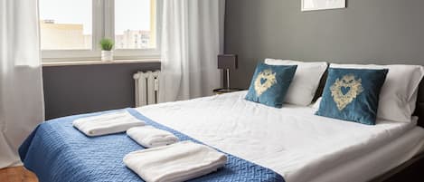 Iron/ironing board, WiFi, bed sheets