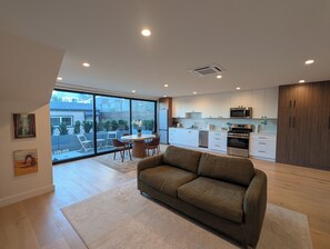 Living area - Peaceful San Francisco Stay w/ Outdoor Charm - Potrero Hill (San Francisco)