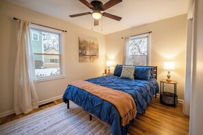 4 habitaciones, tabla de planchar con plancha, wifi y ropa de cama 