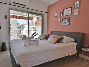 1 bedroom, iron/ironing board, WiFi, bed sheets - 1-Br with Terrace – Carré d’Or, Walking Distance to the Beaches (Cannes)