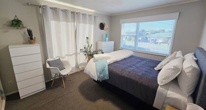 Greenmeadows Retreat - walk to everything you need