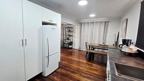 ميكروويف، فرن، موقد طهي مسطح، غسالة أطباق