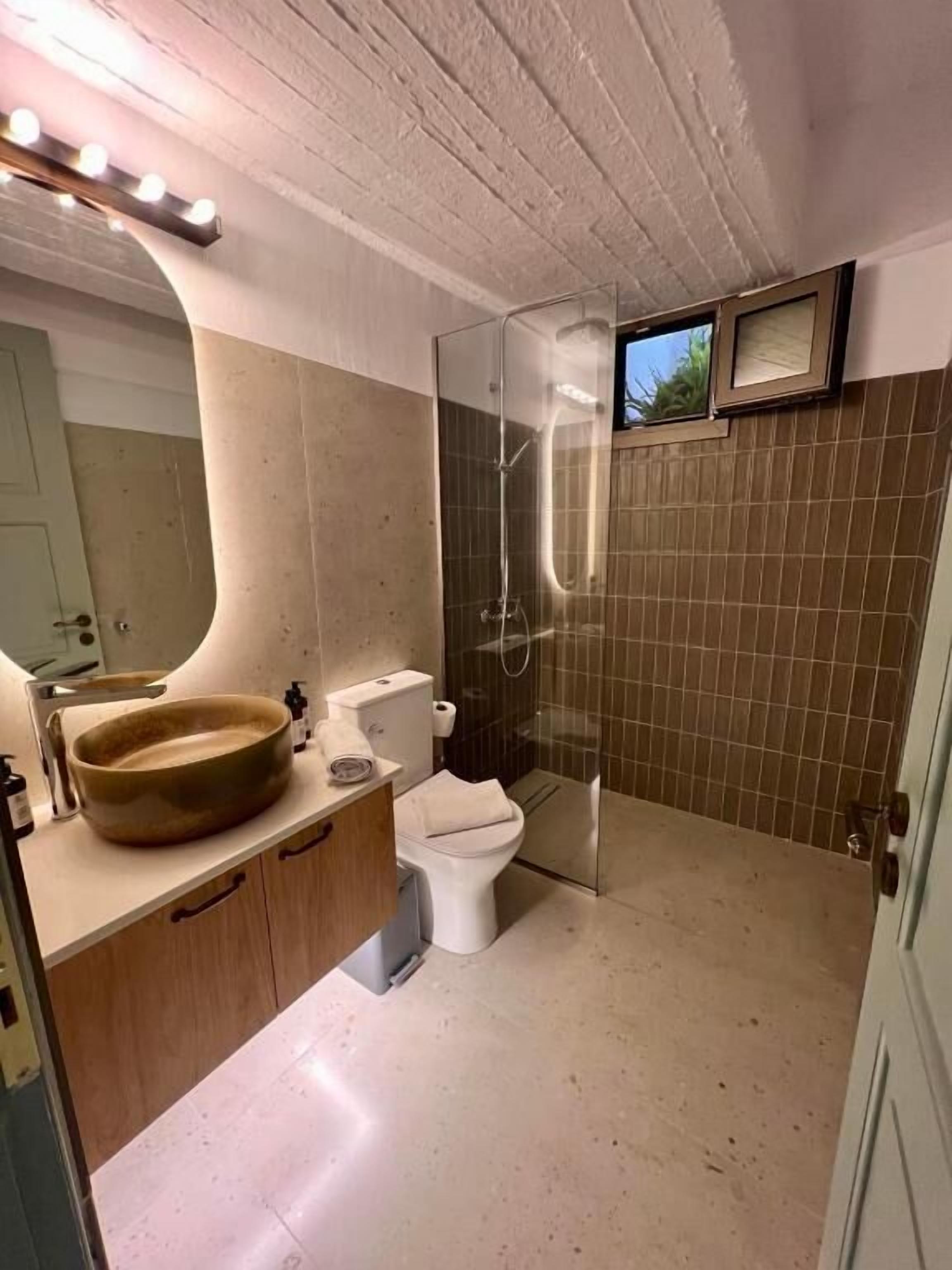 Familie appartement, balkon, uitzicht op tuin | Badkamer | Gratis toiletartikelen, handdoeken, zeep, shampoo