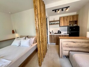 In-room safe, desk, soundproofing, iron/ironing board - Gioma Garden Villas (Istron)