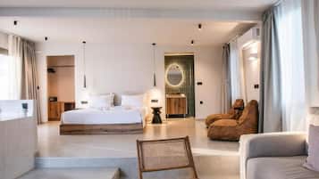 Tallelokero huoneessa, työpöytä, äänieristys, silitysrauta/-lauta