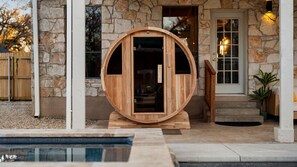 Luxury House | Exterior detail - Creekview Drive (Round Rock)