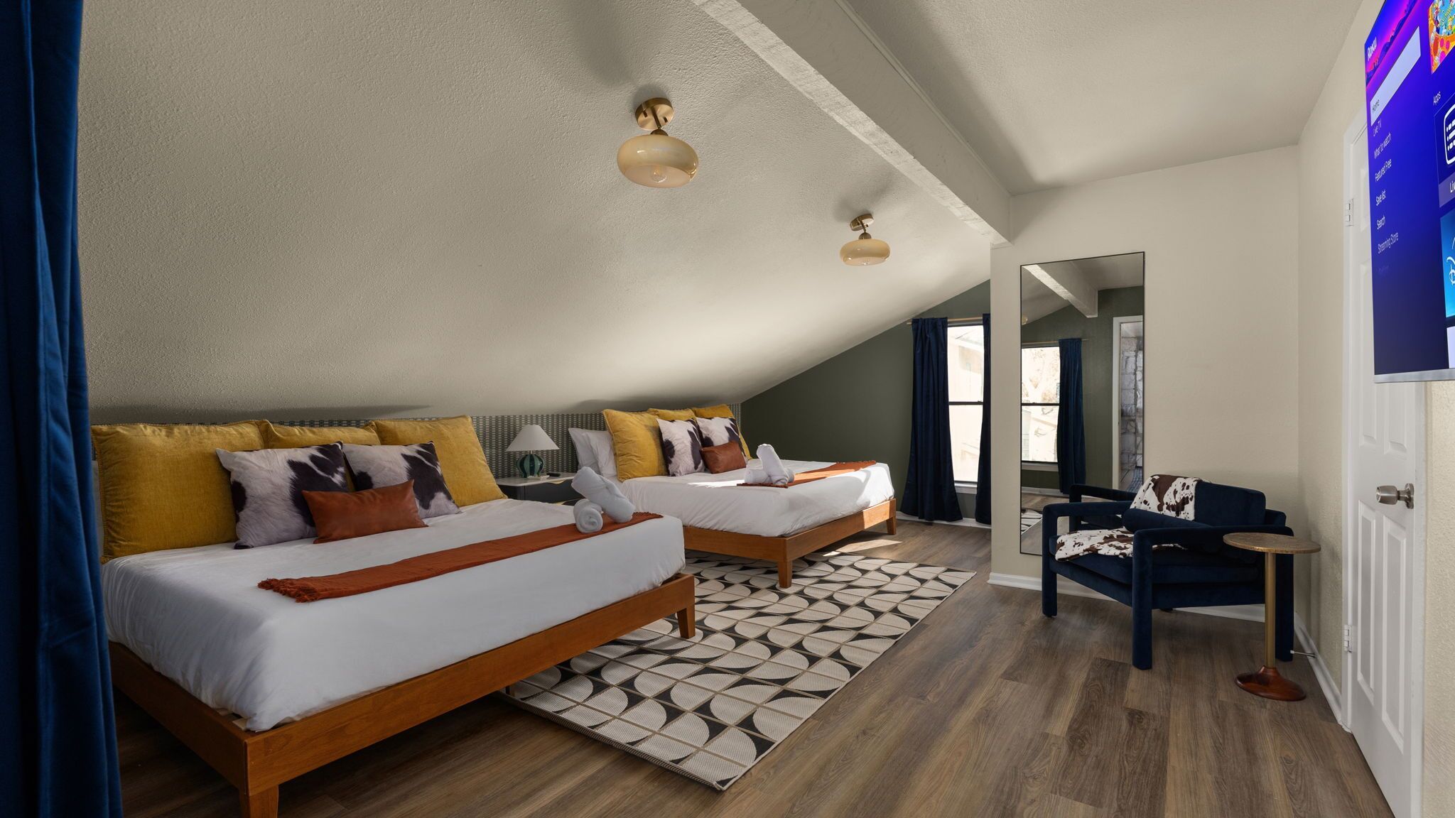 Luxury House | Blackout drapes, iron/ironing board, free WiFi