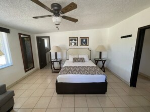 2 bedrooms, iron/ironing board, free WiFi, bed sheets - La Casita del Valle. Private Home w/ Pool & Jacuzzi Sleeps 10 (El Porvenir)