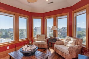 Smart TV, fireplace, DVD player, books - Gertrude's Breakaway - Corolla, Ocean View, 45 Yds to Beach, Elevator, Pool, Tiki Bar, Hot Tub (Corolla)