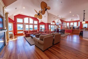 Smart TV, fireplace, DVD player, books - Gertrude's Breakaway - Corolla, Ocean View, 45 Yds to Beach, Elevator, Pool, Tiki Bar, Hot Tub (Corolla)