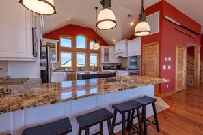 Fridge, microwave, oven, stovetop - Gertrude's Breakaway - Corolla, Ocean View, 45 Yds to Beach, Elevator, Pool, Tiki Bar, Hot Tub (Corolla)
