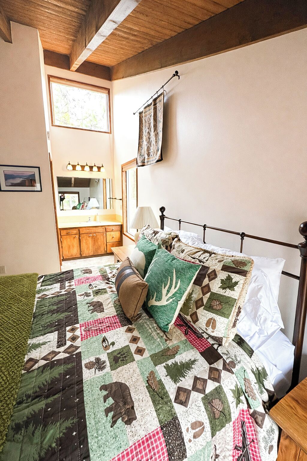 3 bedrooms, desk, iron/ironing board, travel cot