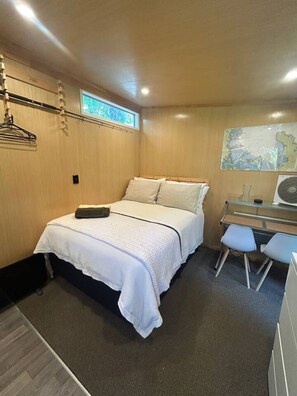 WiFi, bed sheets - Oasis Hideaway (Waiheke Island)
