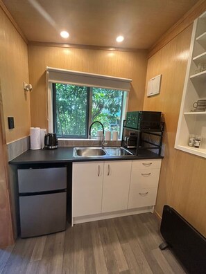 Private kitchen - Oasis Hideaway (Waiheke Island)
