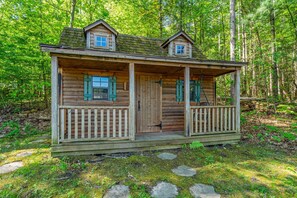 Exterior - Park-like in Clifton Park! Lovely spacious 6-bedroom house with AC (Clifton Knolls-Mill Creek)