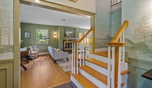 Interior - Park-like in Clifton Park! Lovely spacious 6-bedroom house with AC (Clifton Knolls-Mill Creek)