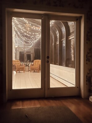 Interior - Park-like in Clifton Park! Lovely spacious 6-bedroom house with AC (Clifton Knolls-Mill Creek)