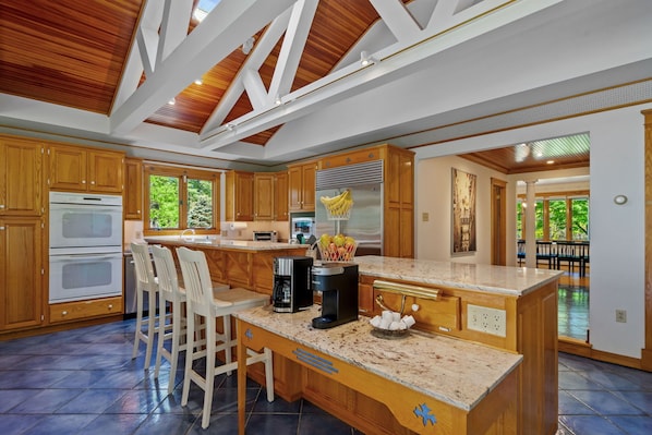 Private kitchen - Park-like in Clifton Park! Lovely spacious 6-bedroom house with AC (Clifton Knolls-Mill Creek)