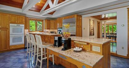 Park-like in Clifton Park! Lovely spacious 6-bedroom house with AC