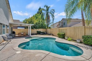 Pool - Tremendous 3-bedroom house with AC in pleasant Elk Grove (Elk Grove)