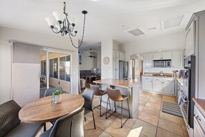 Fridge, microwave, oven, dishwasher - Casa Selecta - Pool, Hot Tub & Desert Skies! (Yucca Valley)