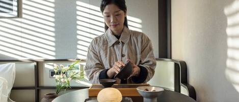 Clay(interior) B | Blackout drapes, soundproofing, free WiFi