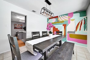 Luxury House, Private Pool | Dining - Modern 3BR Home in Vibrant Austin Pool (Austin)
