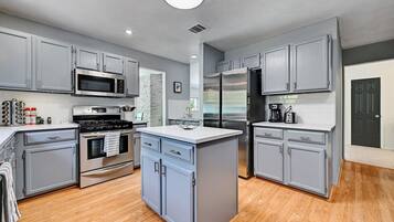 Rumah Mewah, kolam renang pribadi | Dapur pribadi