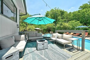 Luxury House, Private Pool | Terrace/patio - Modern 3BR Home in Vibrant Austin Pool (Austin)