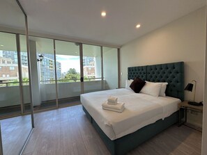 3 bedrooms, desk, iron/ironing board, WiFi - Spacious City View 3BR Loft Apartment | Parking*2 (Mascot)
