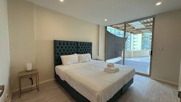 3 habitaciones, escritorio, tabla de planchar con plancha y wifi
