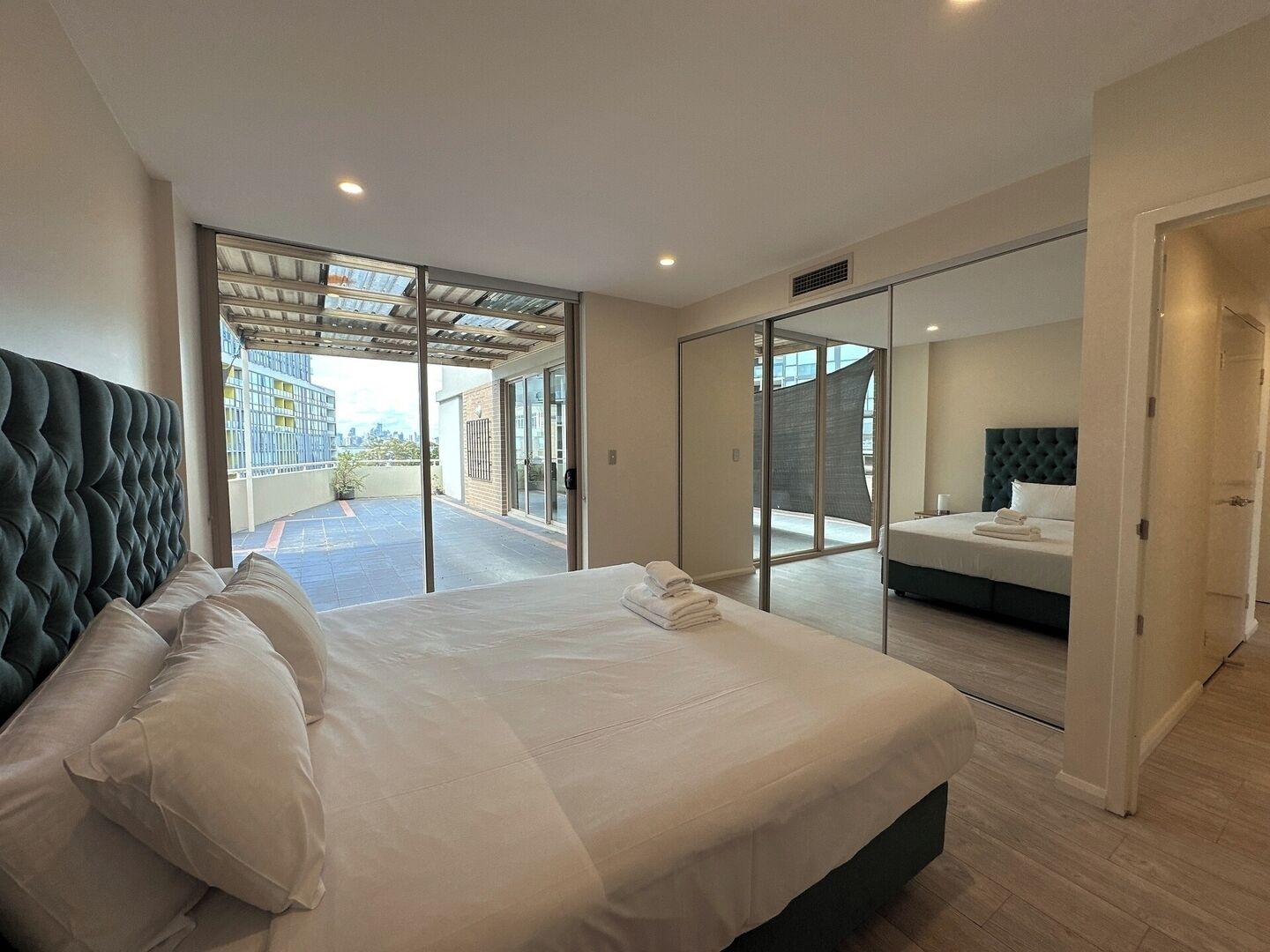 3 habitaciones, escritorio, tabla de planchar con plancha y wifi 