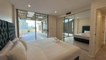 3 bedrooms, desk, iron/ironing board, WiFi