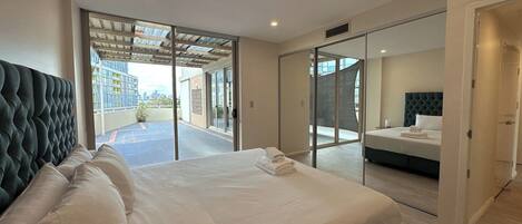 3 bedrooms, desk, iron/ironing board, WiFi